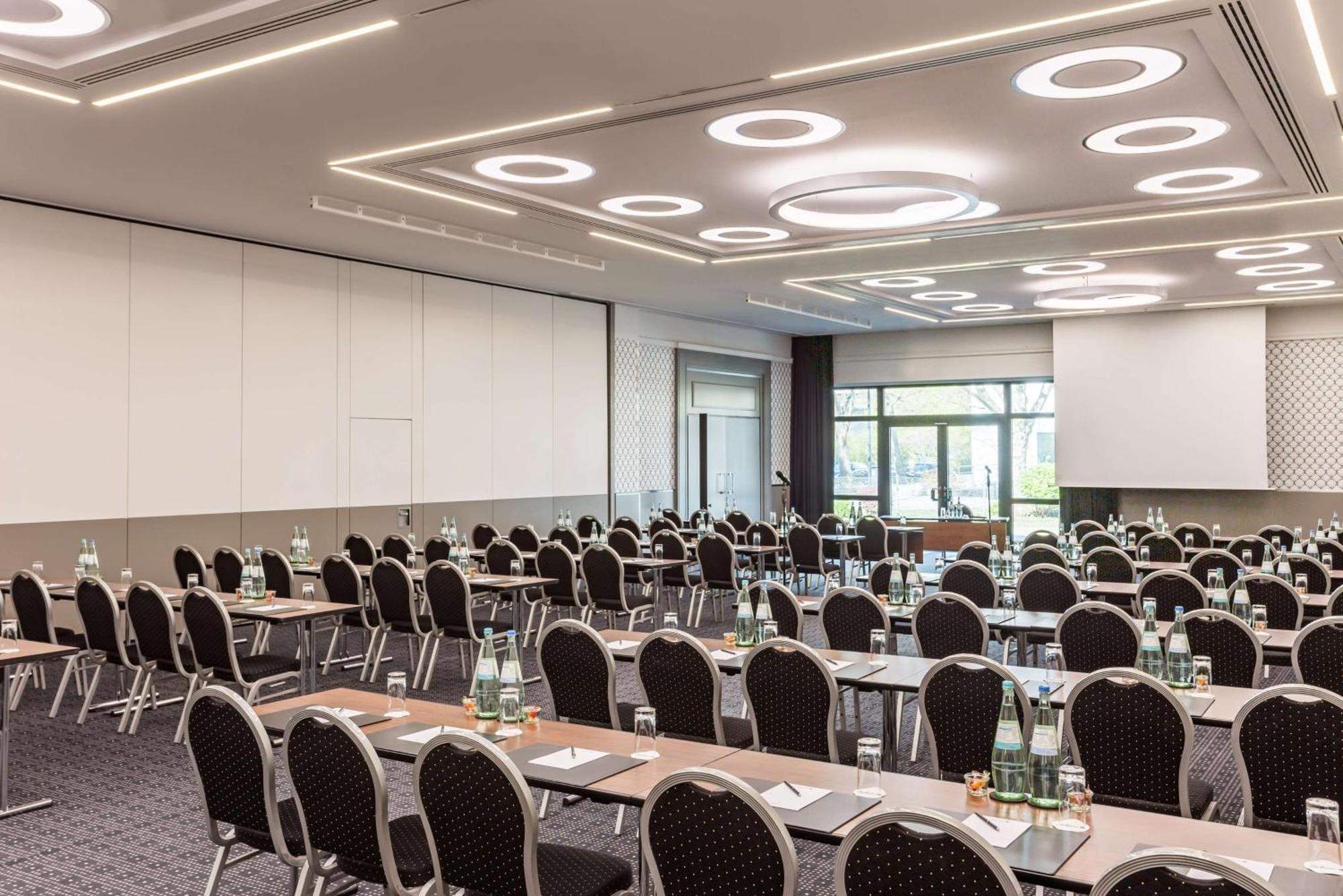 Radisson Blu Conference Hotel, Duesseldorf Düsseldorf Exterior foto